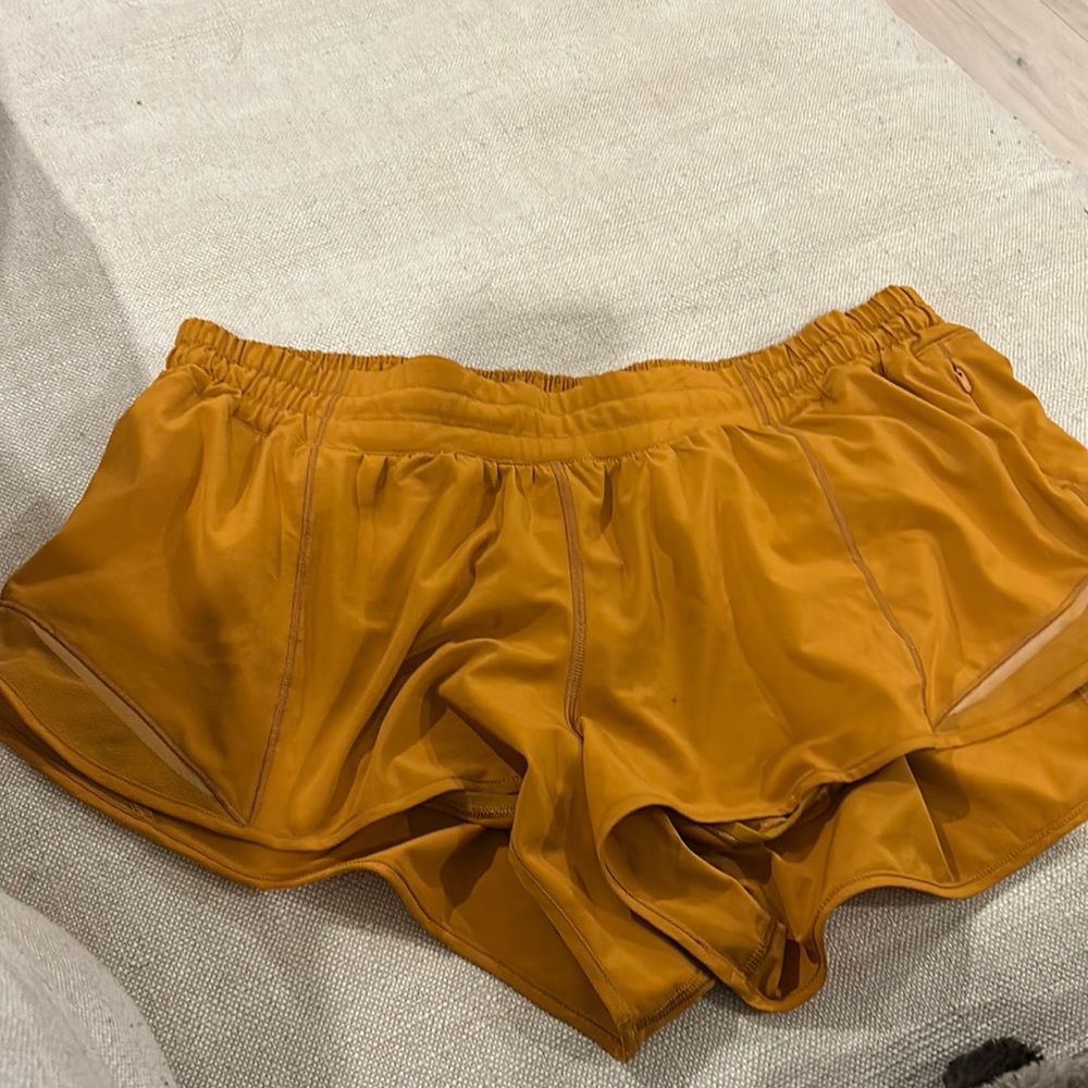 Lululemon Hotty Hot 2.5in sz14